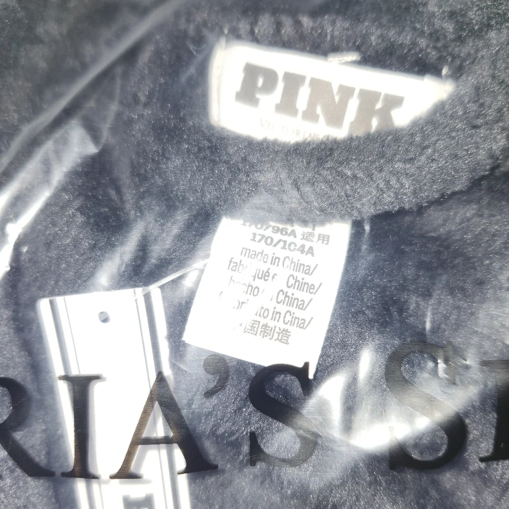 PINK Fluffy Robe size M/L NWT - Picture 5 of 6